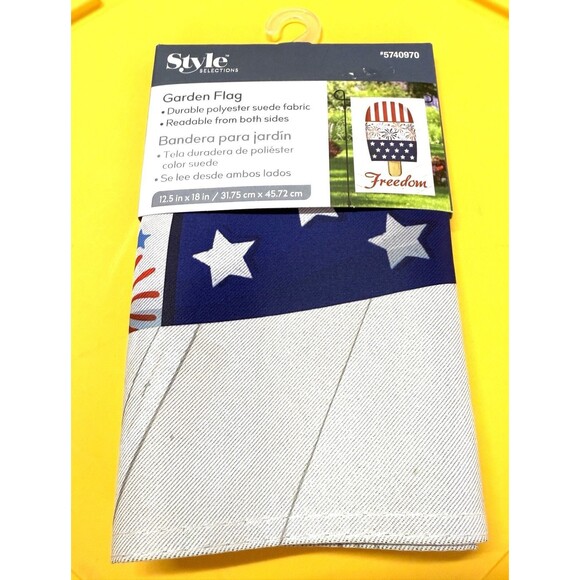 Style Selections patriotic House Flags. Size 12.5"X18" - Picture 4 of 5